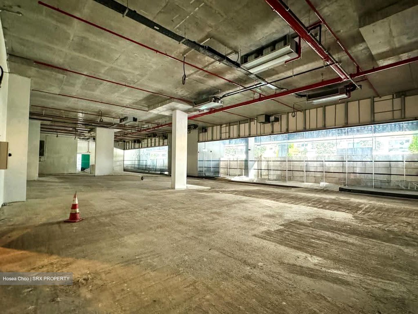 Middle Road (D7), Retail #608526711